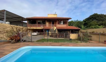 Casa à venda, no Bairro Fazenda Santo Antônio, São José-SC, com 3 quartos, sendo 1 suíte, com 4 vagas