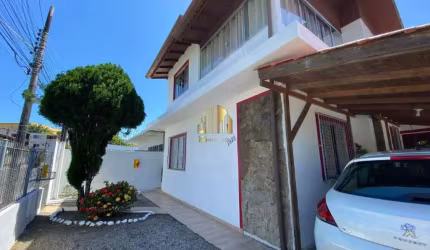 Casa à venda, no Bairro Picadas do Sul, São José-SC, com 5 quartos, sendo 3 suítes, com 1 vaga