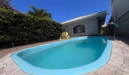 Casa à venda, no Bairro Praia João Rosa, Biguaçu-SC, com 3 quartos, sendo 1 suíte, com 2 vagas