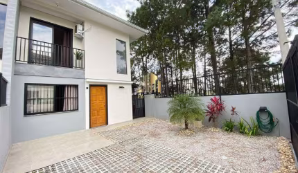 Sobrado à venda, no Bairro Areias, São José-SC, com 2 quartos, com 2 vagas