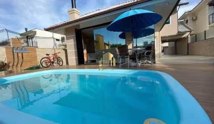 Casa à venda, no Bairro Pedra Branca, Palhoça-SC, com 4 quartos, sendo 2 suítes, com 4 vagas