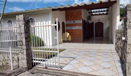 Casa &#224; venda, no Bairro Forquilhinha, São José-SC, com 3 quartos, sendo 1 suíte, com 2 vagas