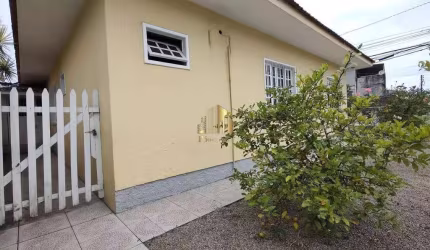 Casa &#224; venda, no Bairro Fazenda Santo Antônio, São José-SC, com 3 quartos, sendo 1 suíte, com 1 vaga