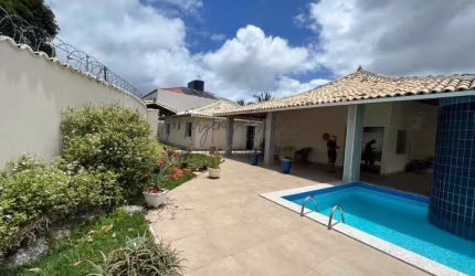 Casa para Venda em Lauro de Freitas, Vilas Do Atlântico, 5 dormitórios, 4 suítes, 5 banheiros, 2 vagas