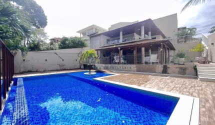 Casa para Venda em Lauro de Freitas, Vilas Do Atlântico, 7 dormitórios, 4 suítes, 7 banheiros, 2 vagas