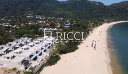 Casa de condomínio em Toque-toque Pequeno: 4 quartos, 4 suítes, 3 salas, 6 banheiros e acesso exclusivo à praia! Venha conferir!