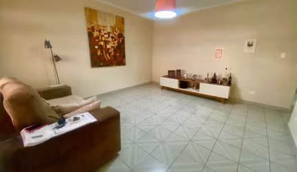 Casa sobreposta baixa reformada, Casa em Santos