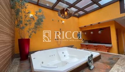 Casa de Alto Padrão à Venda na Praia da Enseada, Guarujá-SP: 3 quartos, 3 suítes, 3 salas, 5 banheiros, 2 vagas de garagem, 334m².