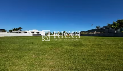 Terreno à venda no Condomínio Jardim Acapulco, Guarujá-SP, com 2.500m² de área!
