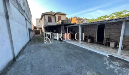 Investimento Imperdível: Casa à venda em Santos-SP, bairro Macuco, com 4 quartos, 1 suíte, 2 salas, 3 banheiros, 3 vagas de garagem e 300m².