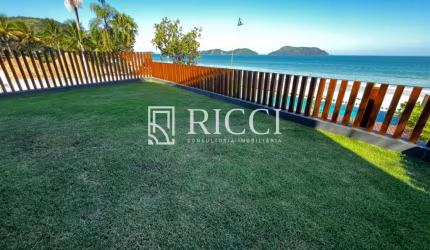 triplex, 4 suítes, pé na areia, jacuzzi e churrasqueira privativa