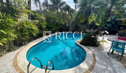 CASA SOBRADO 4 SUÍTES NO JD.ACAPULCO GUARUJÁ !!!