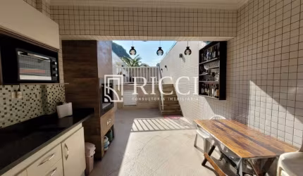 Casa com 4 suítes - Piscina e churrasqueira