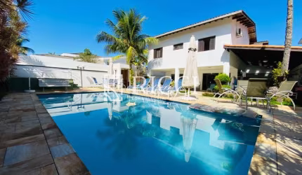 Casa Duplex com piscina / jacuzzi / churrasqueira / Jardim Acapulco / 6 suítes