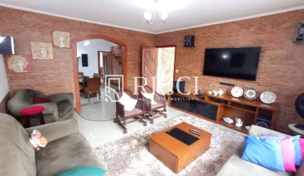 COMPRAR CASA A 2 QUADRAS DA PRAIA, 3 DORMITÓRIOS SENDO 1 SUÍTE !!!