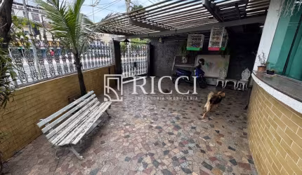 Casa à venda no Embaré em Santos