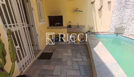 Casa com piscina no bairro Vila Mathias