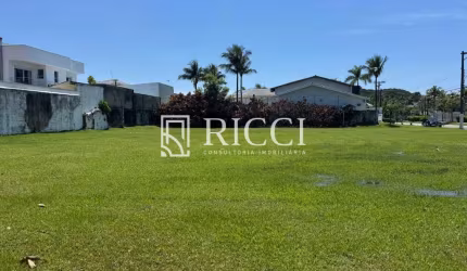 Terreno de 1.540,12 m² em condomínio exclusivo no Jardim Acapulco, Guarujá-SP: sua oportunidade de investimento!