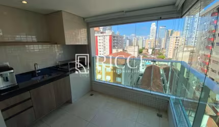 Apartamento à venda no Gonzaga, Santos-SP: 2 quartos, 2 suítes, 1 sala, 4 banheiros e 1 vaga de garagem!
