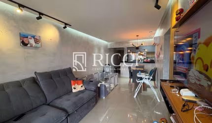 Apartamento à venda na Vila Valença, São Vicente-SP: 2 quartos, 1 suíte, 1 sala, 2 banheiros, 3 vagas de garagem.