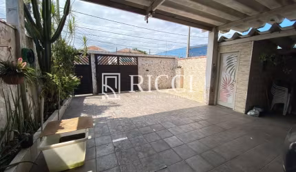 casa 3 dormitórios , 1 suite , quintal para 6 carros