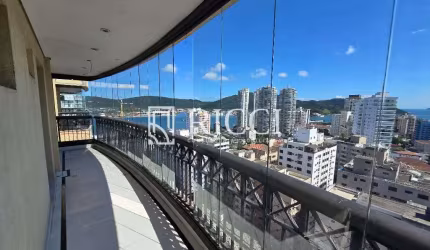cobertura na ponta da praia