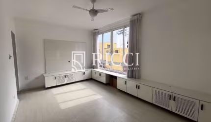 Apartamento à venda no Gonzaga, Santos-SP: 1 quarto, 1 suíte, sala, 1 vaga, 50m² de área. Venha conferir!