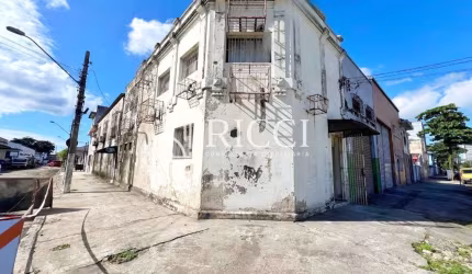 Prédio à Venda no Estuário em Santos com 8 salas