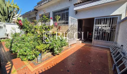 Casa à Venda na Encruzilhada - Santos l Ricci Consultoria