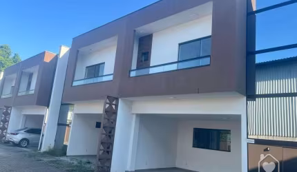 Sobrado Geminado em Condomínio Fechado no São Marcos