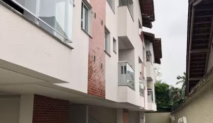 Sobrado Geminado Triplex a venda no Vila Nova