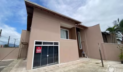 Sobrado averbado à venda no Vila Nova