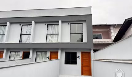 Sobrado Geminado à venda no Vila Nova