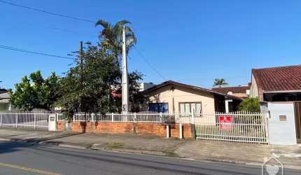 Casa à venda no Aventureiro