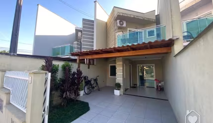 Sobrado Geminado à venda no Vila Nova