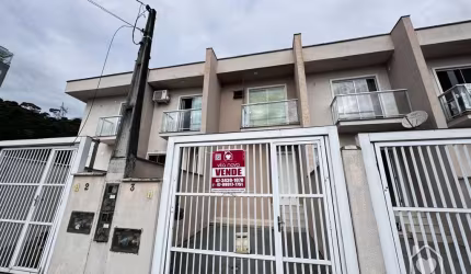 Sobrado Geminado à venda no Vila Nova