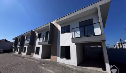 Sobrado Geminado à venda no Vila Nova