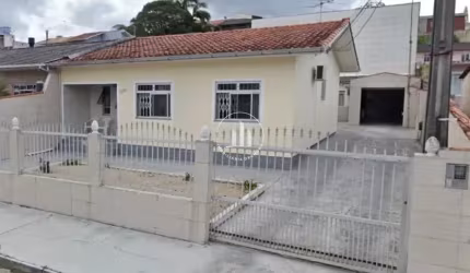Casa com 5 Quartos com 1 Suíte e 140m² - Areias