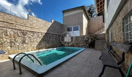 OPORTUNIDADE - Casa 3 Quartos com Piscina - Itaguaçu