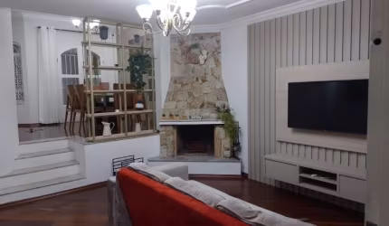Linda casa na Vila Suissa de 220m² , terreno de 500m²