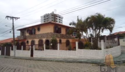 Casa com 4 quartos à venda na Rua Saldanha da Gama, 688, Barreiros, São José, 235 m2 por R$ 1.300.000