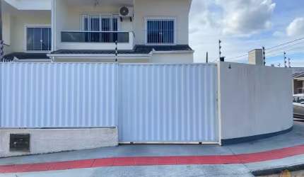 Casa com 2 quartos à venda na Rua Marcio Henrique de Souza, 11, Forquilhas, São José por R$ 650.000