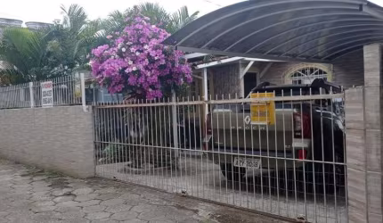 Casa com 2 quartos à venda na Maria Anastacia de Sousa, 99, Roçado, São José por R$ 430.000