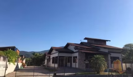 Casa com 3 quartos à venda na Rua Cônego Rodolfo Machado, 2088, Rio Caveiras, Biguaçu, 204 m2 por R$ 1.750.000