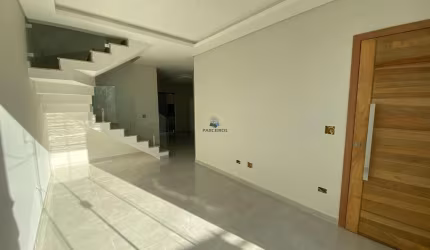 SOBRADO NO PINHEIRINHO 3 QUARTOS.