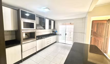Sobrado com 3 dormitórios à venda, pinheirinho, CURITIBA - PR