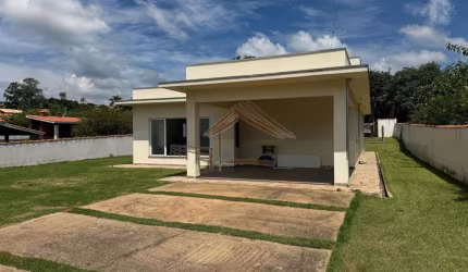 Casa em Condomínio para Venda em Porangaba, Condomínio Fazenda Victória, 3 dormitórios, 1 suíte, 3 banheiros, 6 vagas