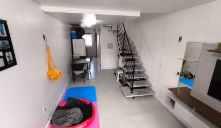 casa geminada com 2 Suites