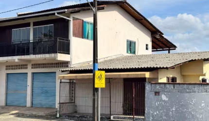 Casa averbada com ponto comercial