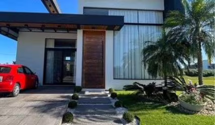 BELISSIMA CASA MOBILIADA A VENDA NO CONDOMINIO RESERVA DAS AGUAS EM TORRES-RS.